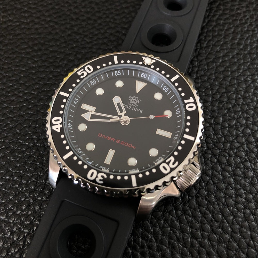 quartz movement of diving watch